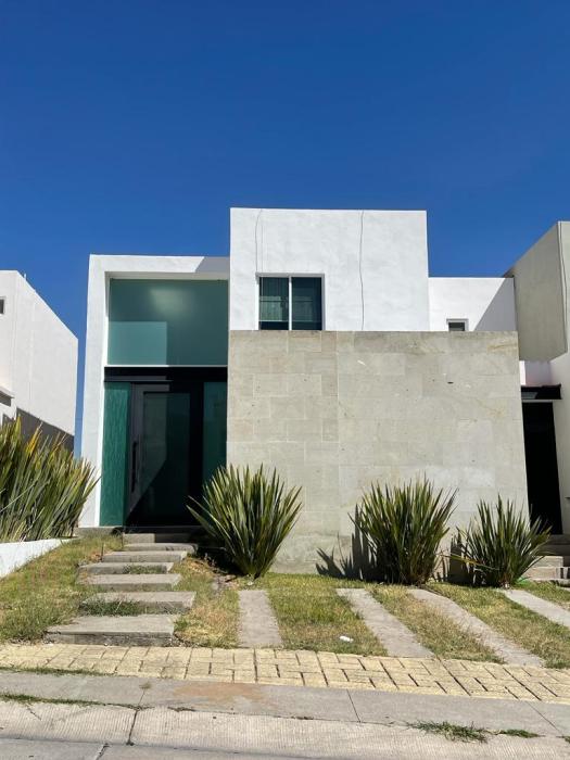 Casa en Renta dentro del Fraccionamiento Gran Jardín 